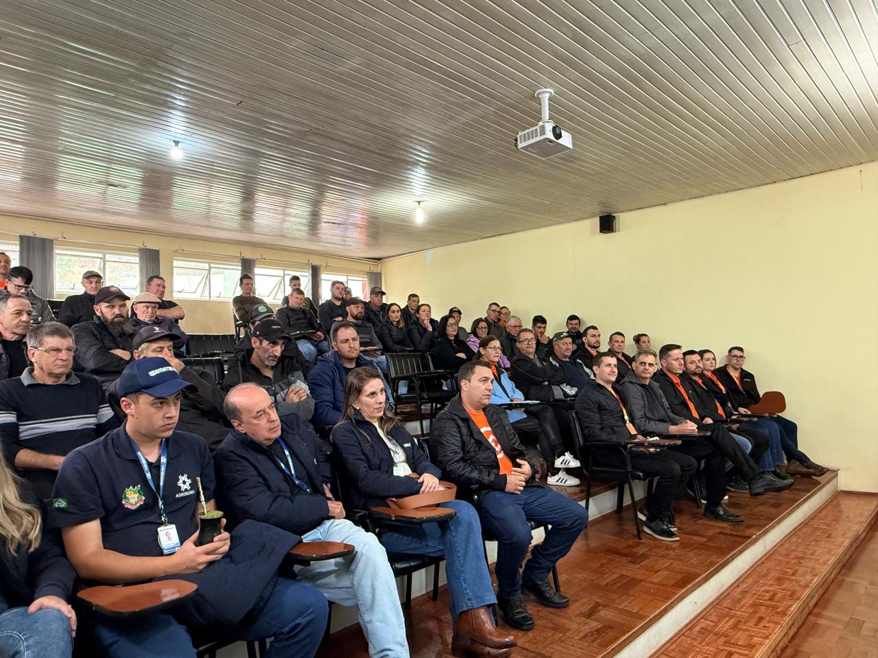 Dia de Fomento à Citricultura e Dia de Negócios reúne produtores e lideranças em Itatiba do Sul